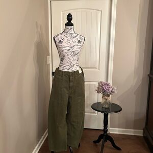 BARREL JEANS HIGH RISE
SLIM HIP & THIGH